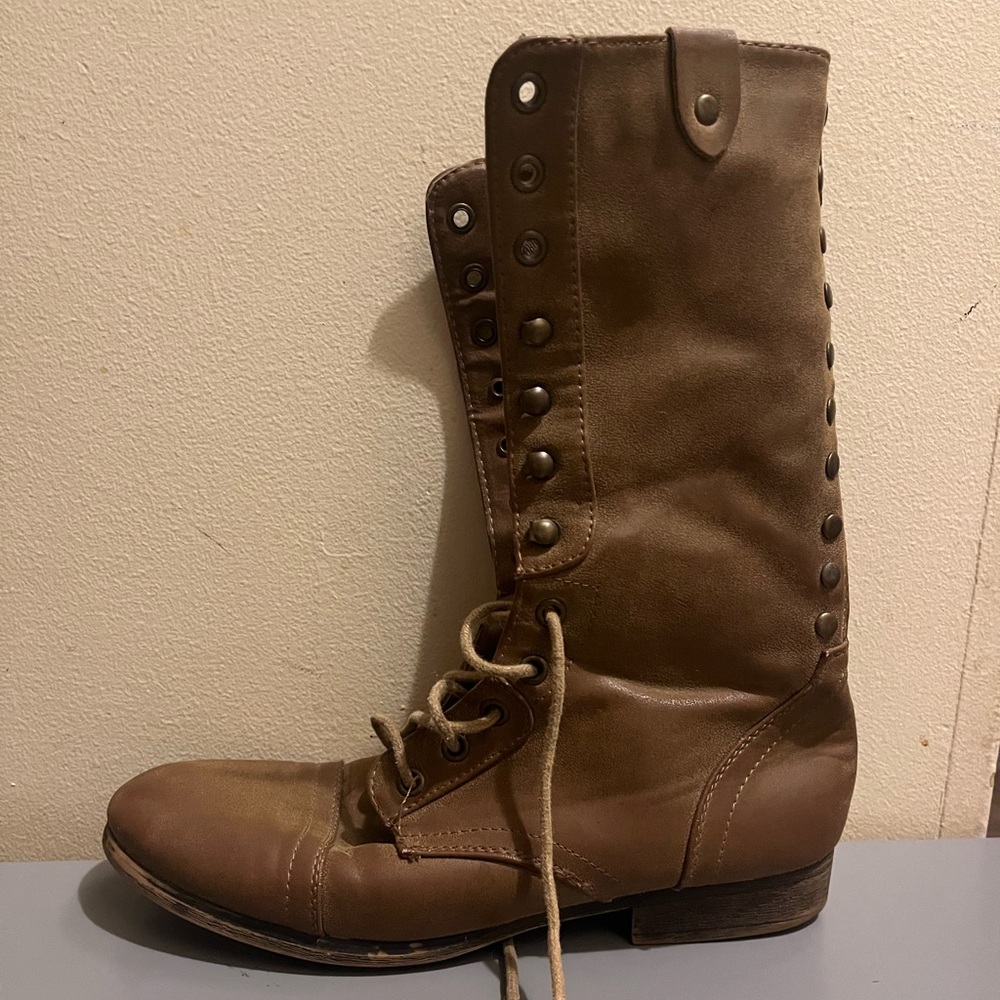 Madden Girl Galeria Combat boots